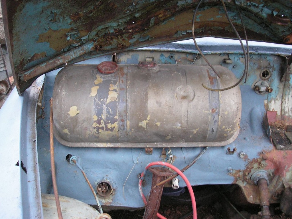 Nádrž zřejmě Škoda 1101/1102